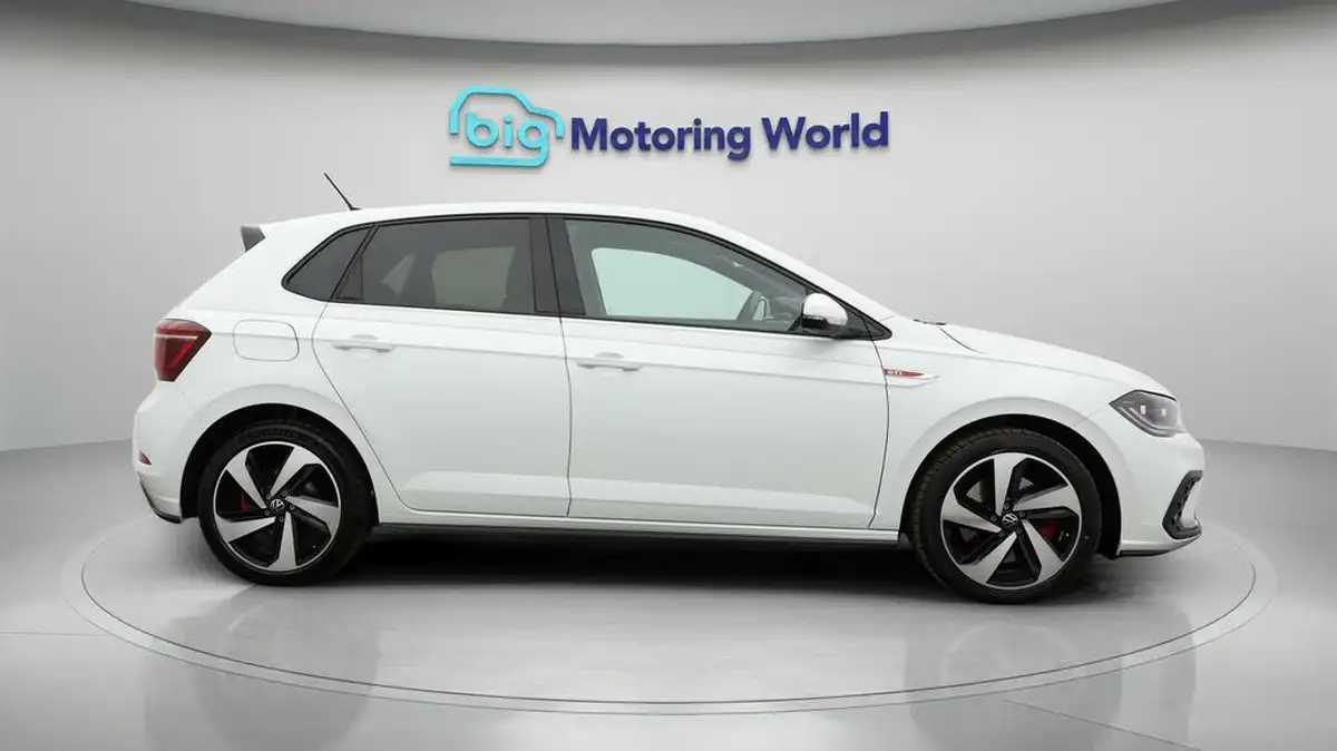 2023-volkswagen-polo-big-7