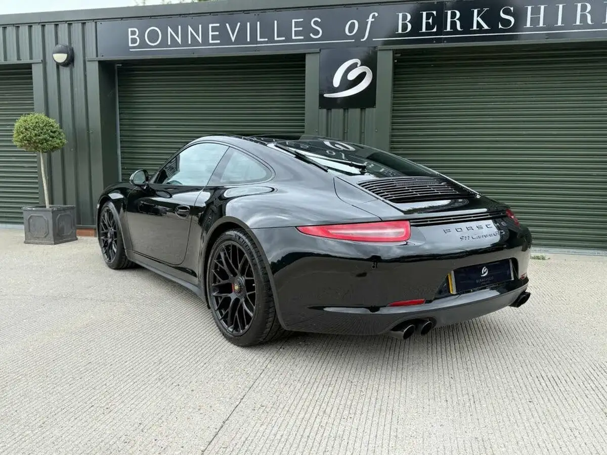 2015-porsche-911-38-carrera-gts-coupe-big-2