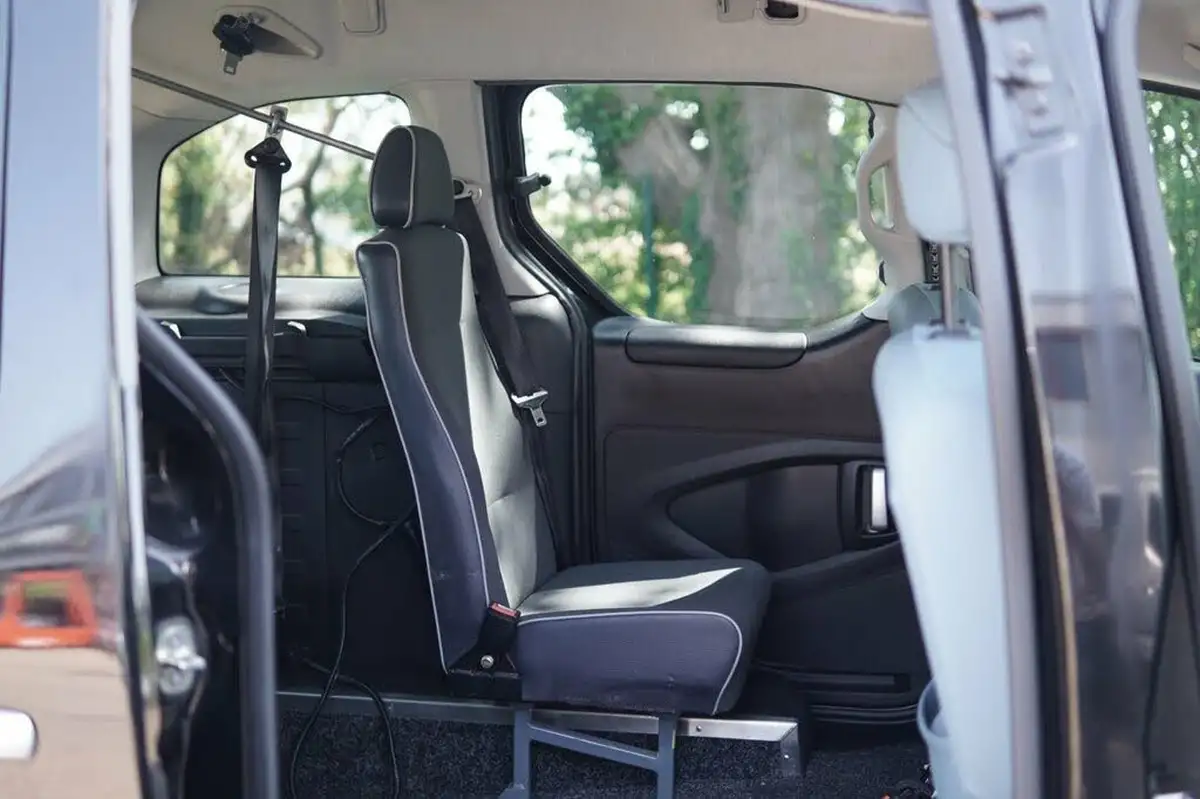 2014-citroen-berlingo-16td-multispace-plus-special-edition-big-14