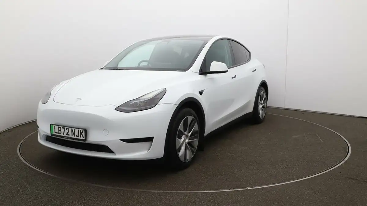 2022-tesla-model-y-e-rwd-big-35