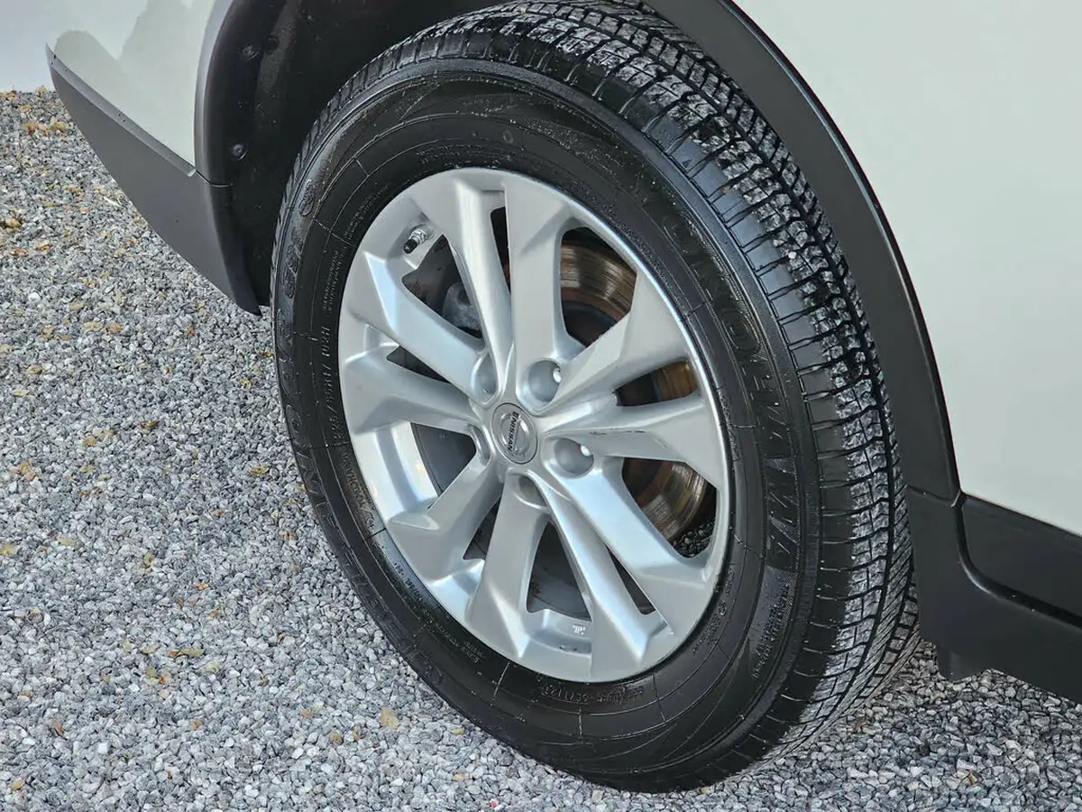 2015-nissan-x-trail-20td-acenta-big-16