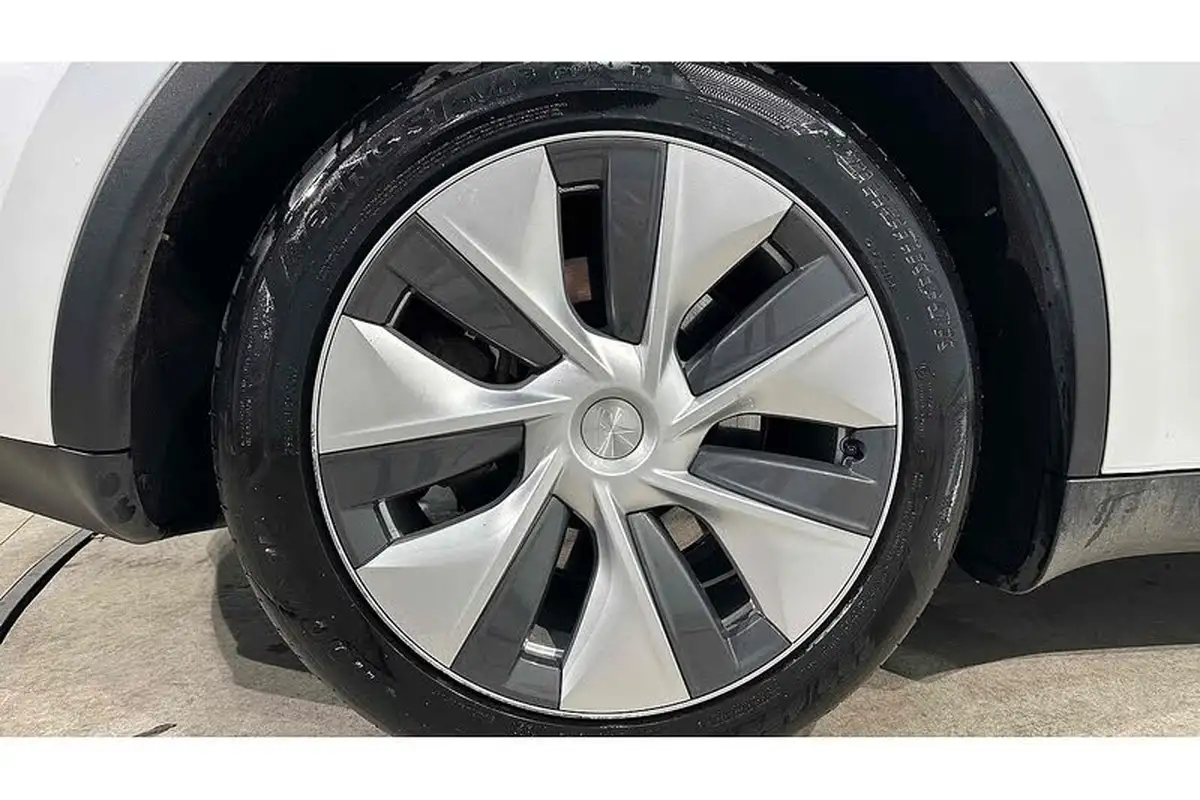 2023-tesla-model-y-e-rwd-big-15