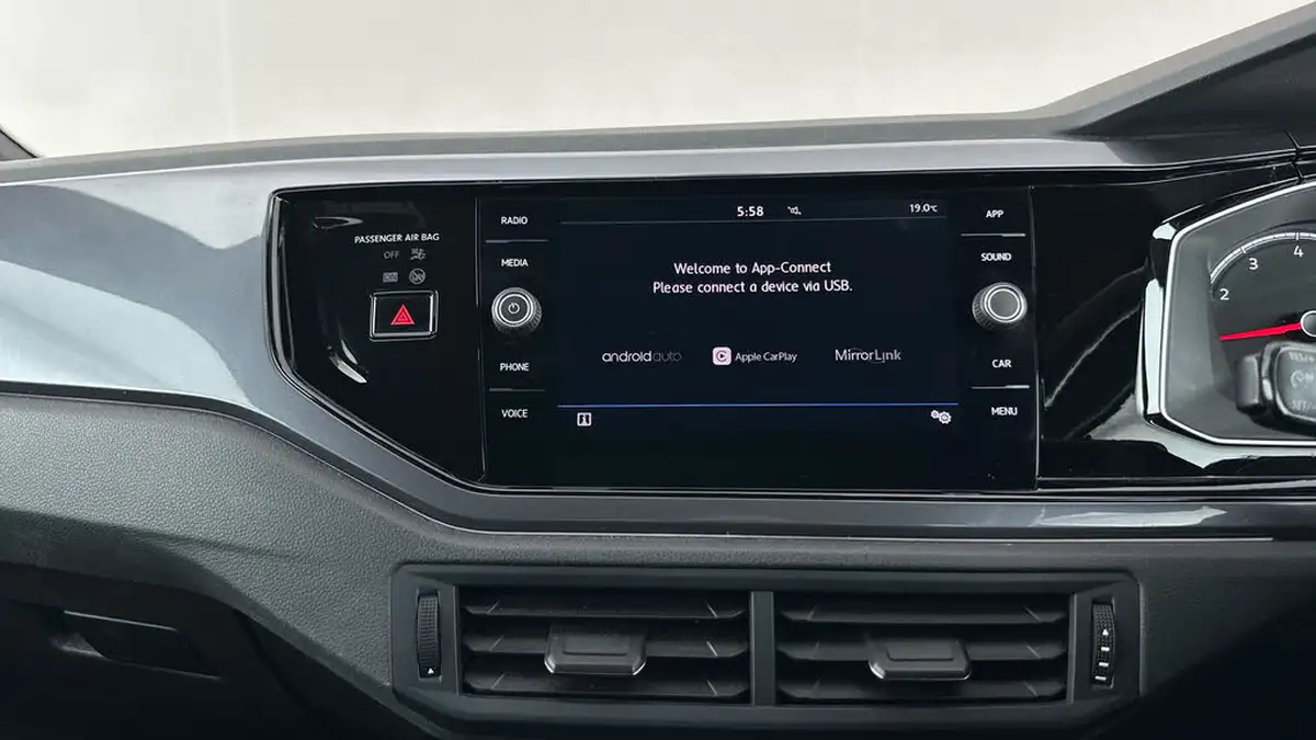 2019-volkswagen-polo-10-tsi-r-line-115ps-big-31