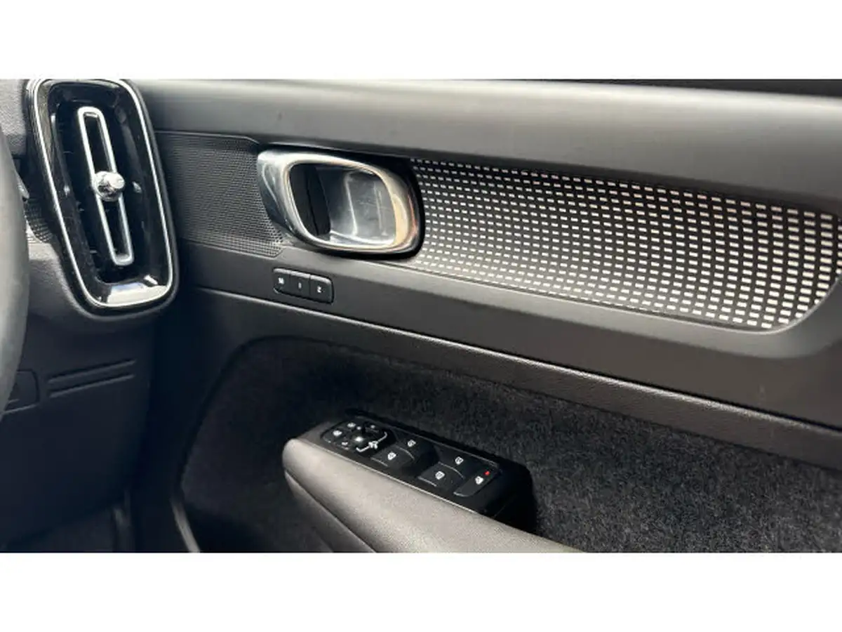 2022-volvo-xc40-15-t5-r-design-pro-big-14