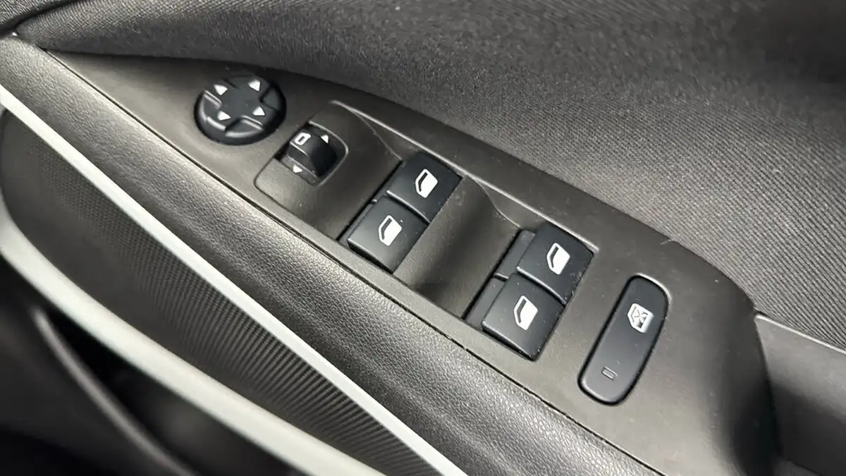 2020-vauxhall-crossland-x-12-sri-nav-110ps-big-20