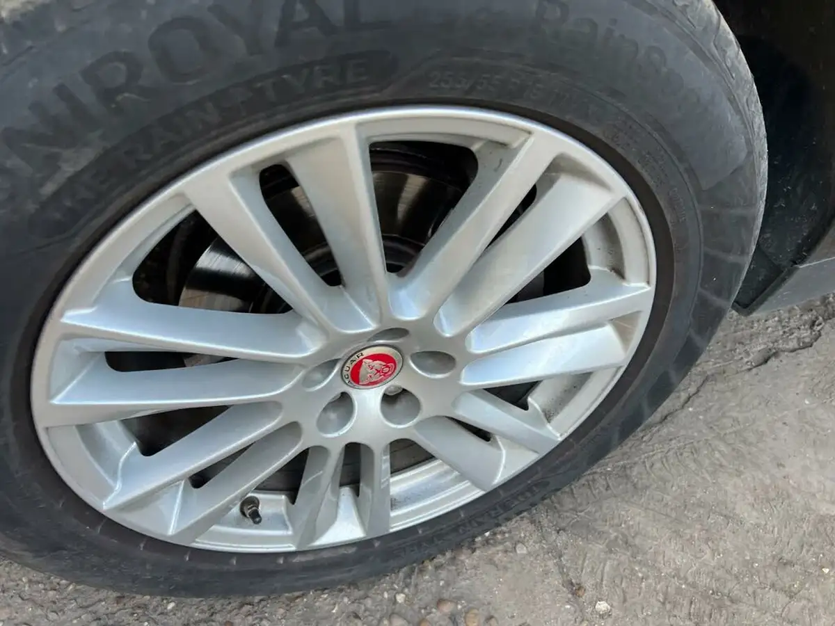 2019-jaguar-f-pace-20-i4d-portfolio-180ps-ss-auto-big-5