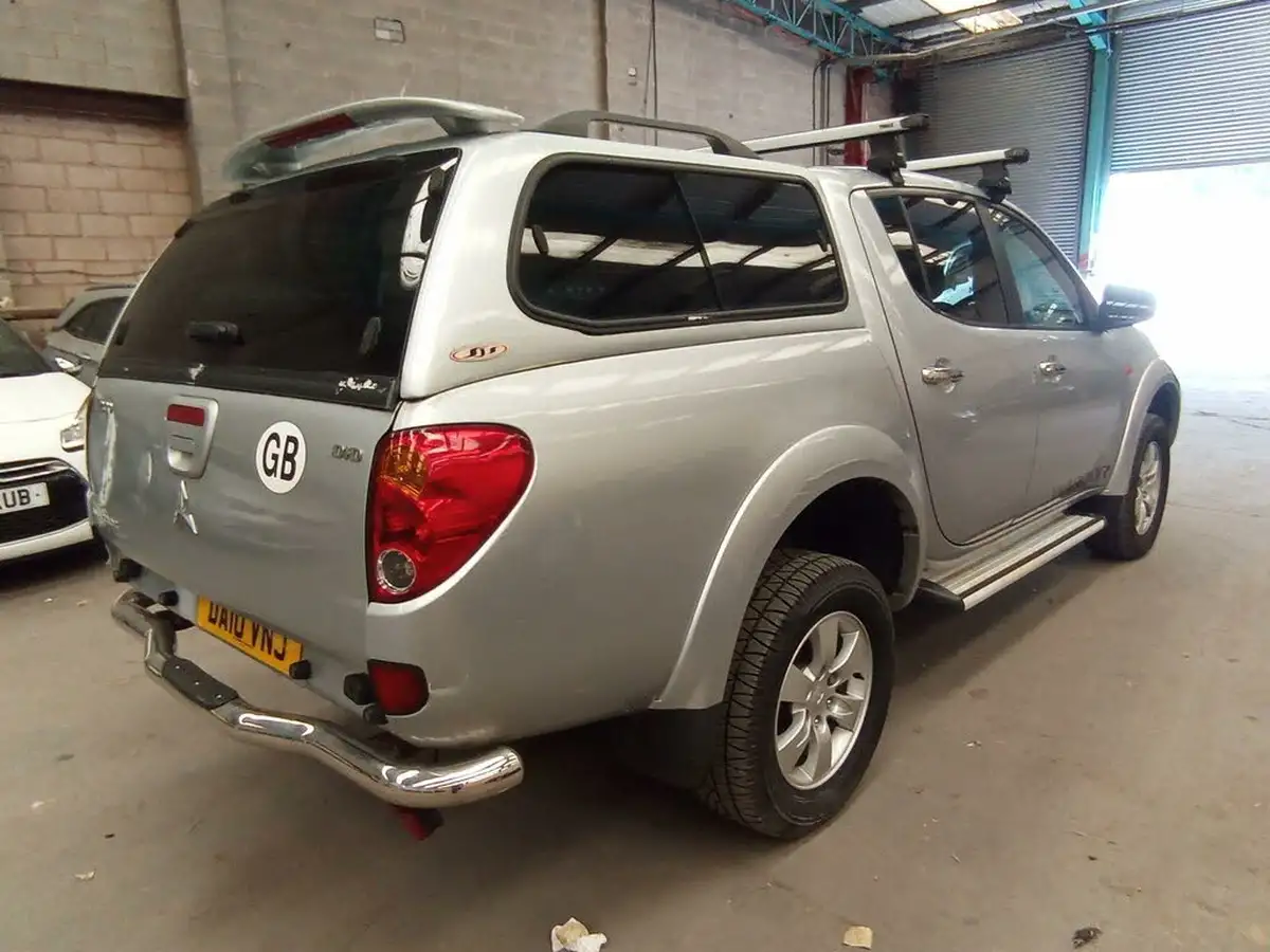 2010-mitsubishi-l200-25td-warrior-double-pickup-auto-big-10