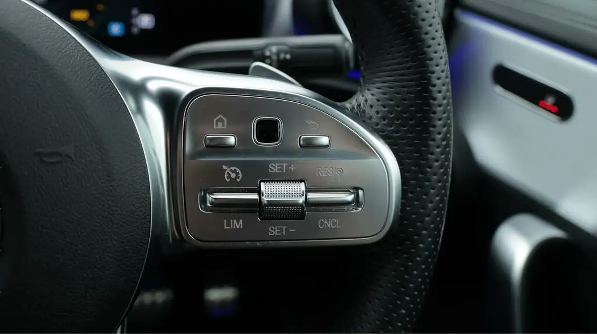 2022-mercedes-benz-a-class-13-a180-amg-line-executive-edition-hatchback-5d-7g-dct-big-25