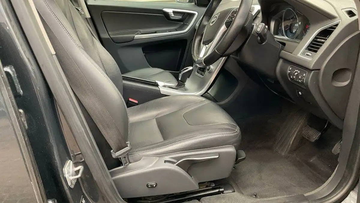 2017-volvo-xc60-20td-d4-se-geartronic-big-8
