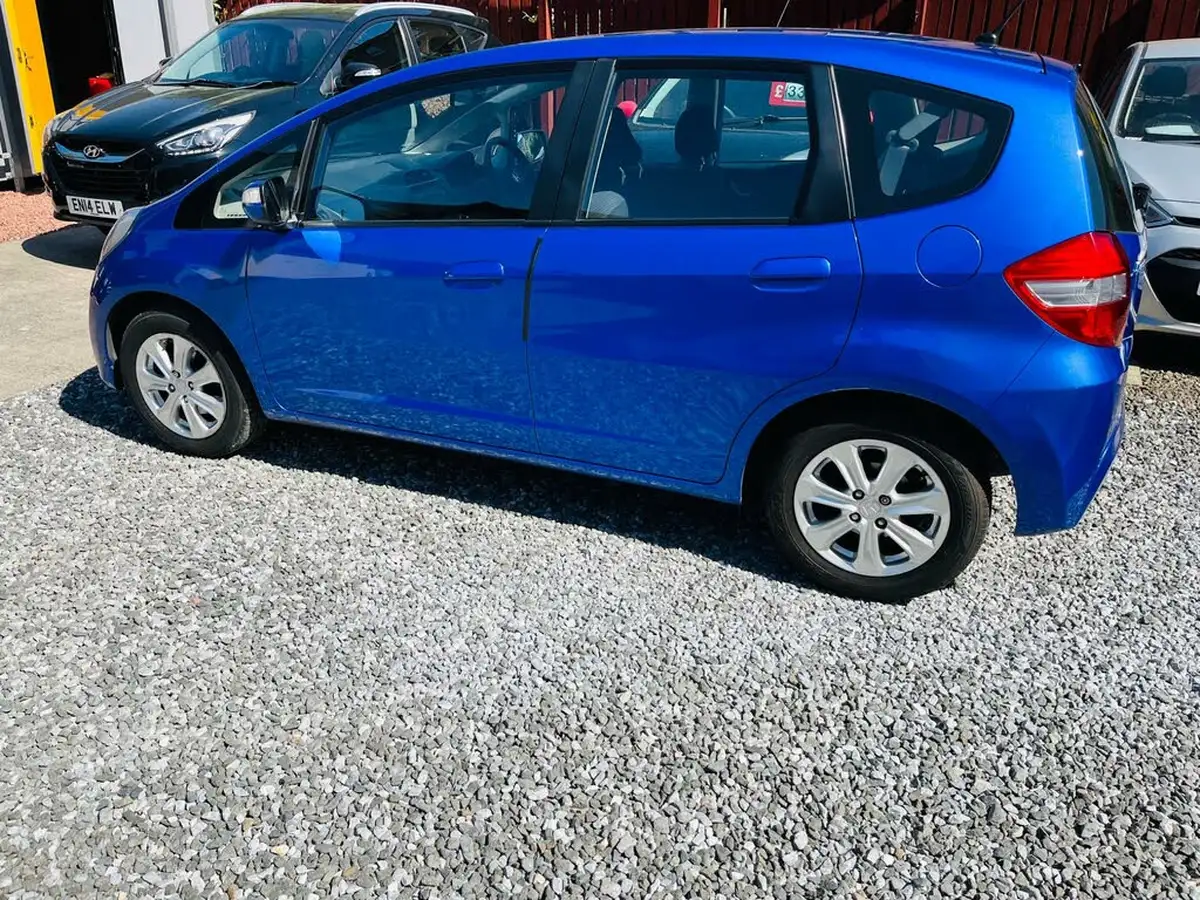 2012-honda-jazz-14-es-big-9