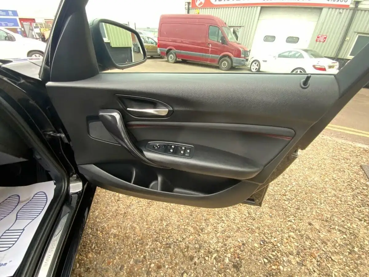 2015-bmw-1-series-20td-116d-sport-5d-big-12