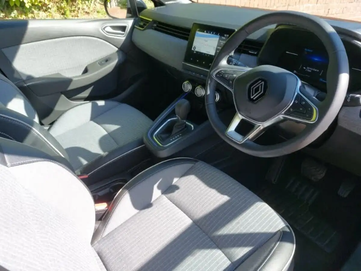 2024-renault-clio-16-techno-big-13