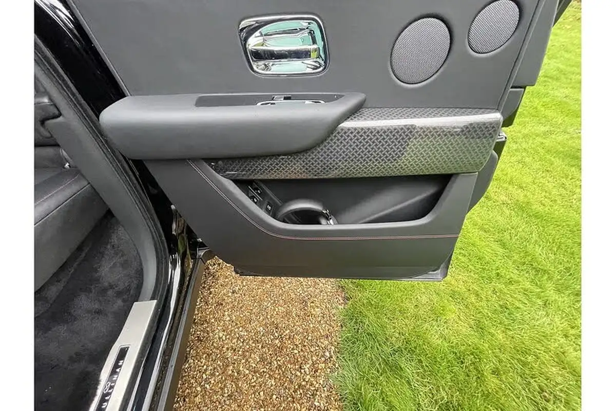 2023-rolls-royce-cullinan-675-black-badge-big-20