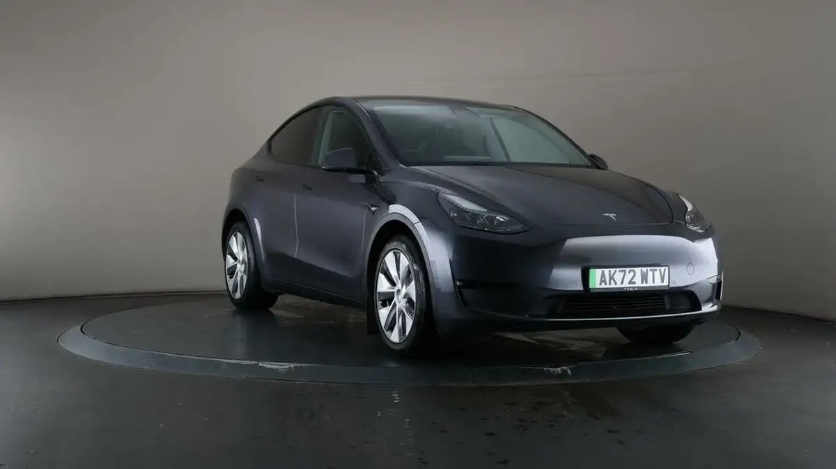 2022-tesla-model-y-e-long-range-big-50