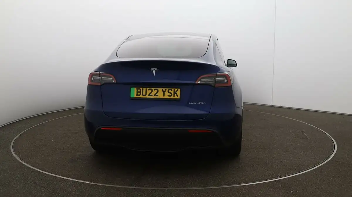 2022-tesla-model-y-e-long-range-big-55