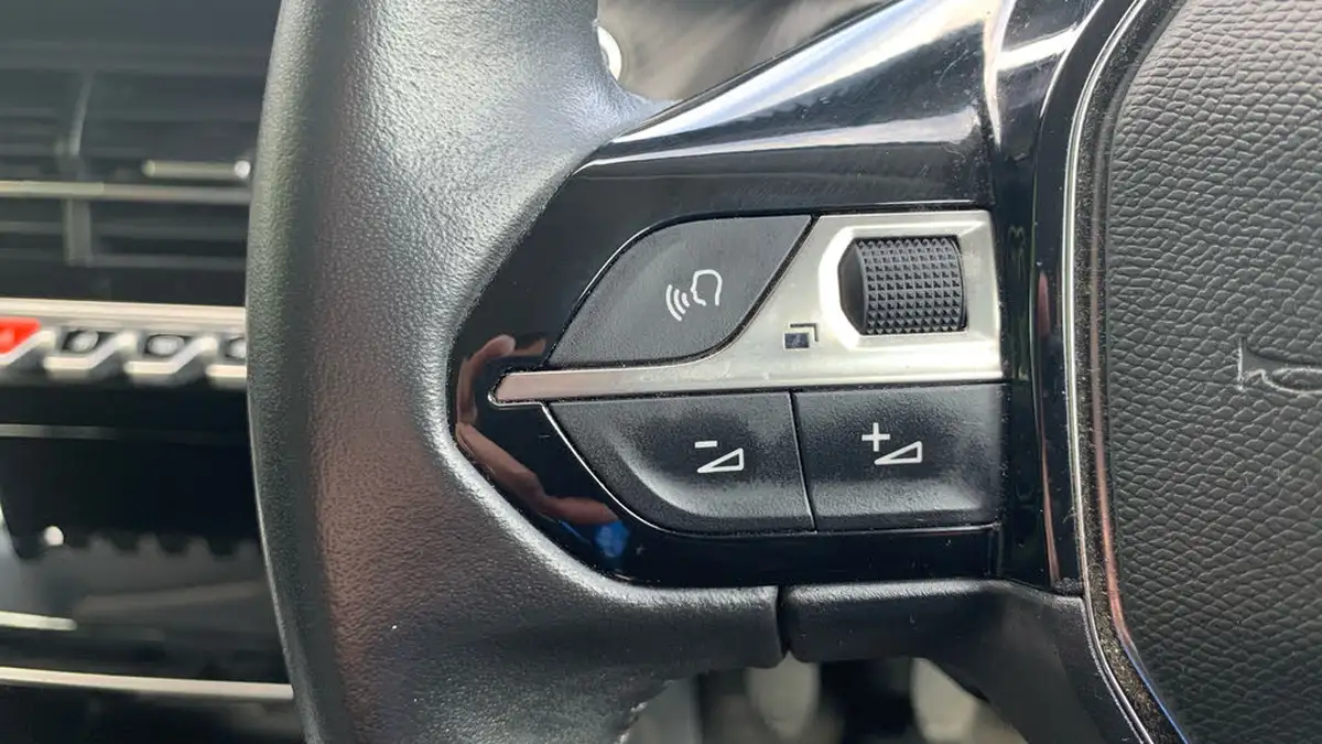 2021-peugeot-208-12-puretech-allure-premium-100bhp-big-22
