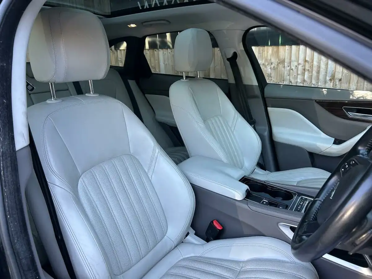 2016-jaguar-f-pace-20-i4d-portfolio-awd-auto-big-28