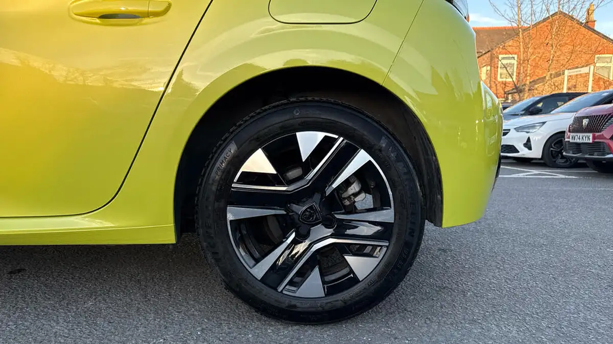2024-peugeot-208-12-puretech-allure-big-14
