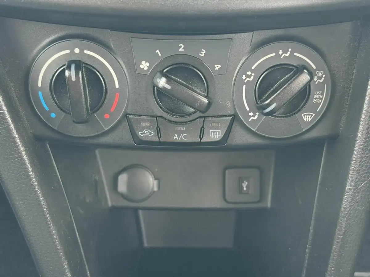 2016-suzuki-swift-12-sz-l-5d-big-17