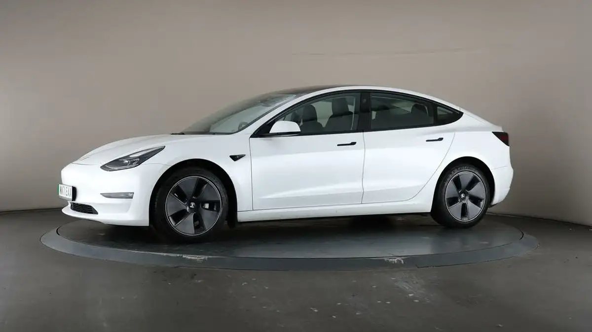 2021-tesla-model-3-e-long-range-awd-big-39