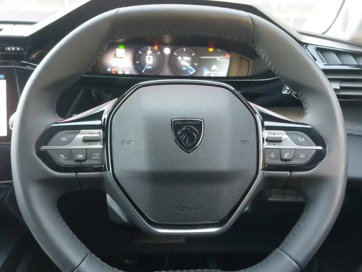 2024-peugeot-308-12-puretech-allure-130ps-ss-eat8-big-9