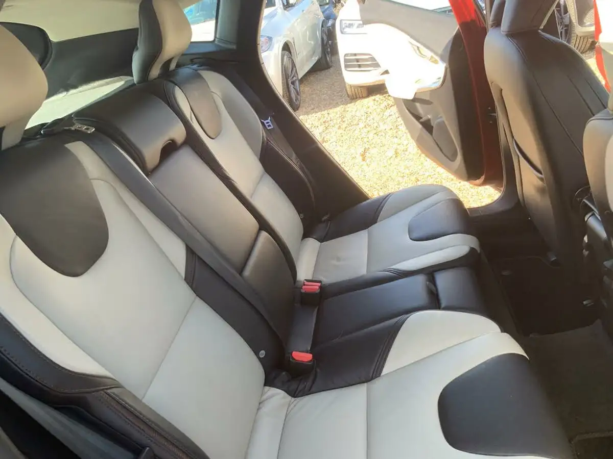 2015-volvo-v40-20td-d2-cross-country-lux-nav-geartronic-big-43