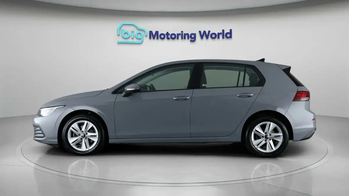 2021-volkswagen-golf-15-tsi-life-150ps-hatchback-big-4