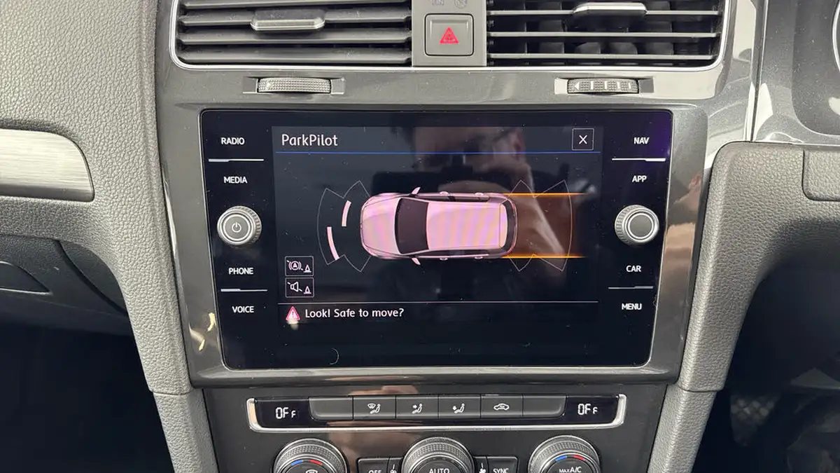 2019-volkswagen-golf-e-e-golf-big-15