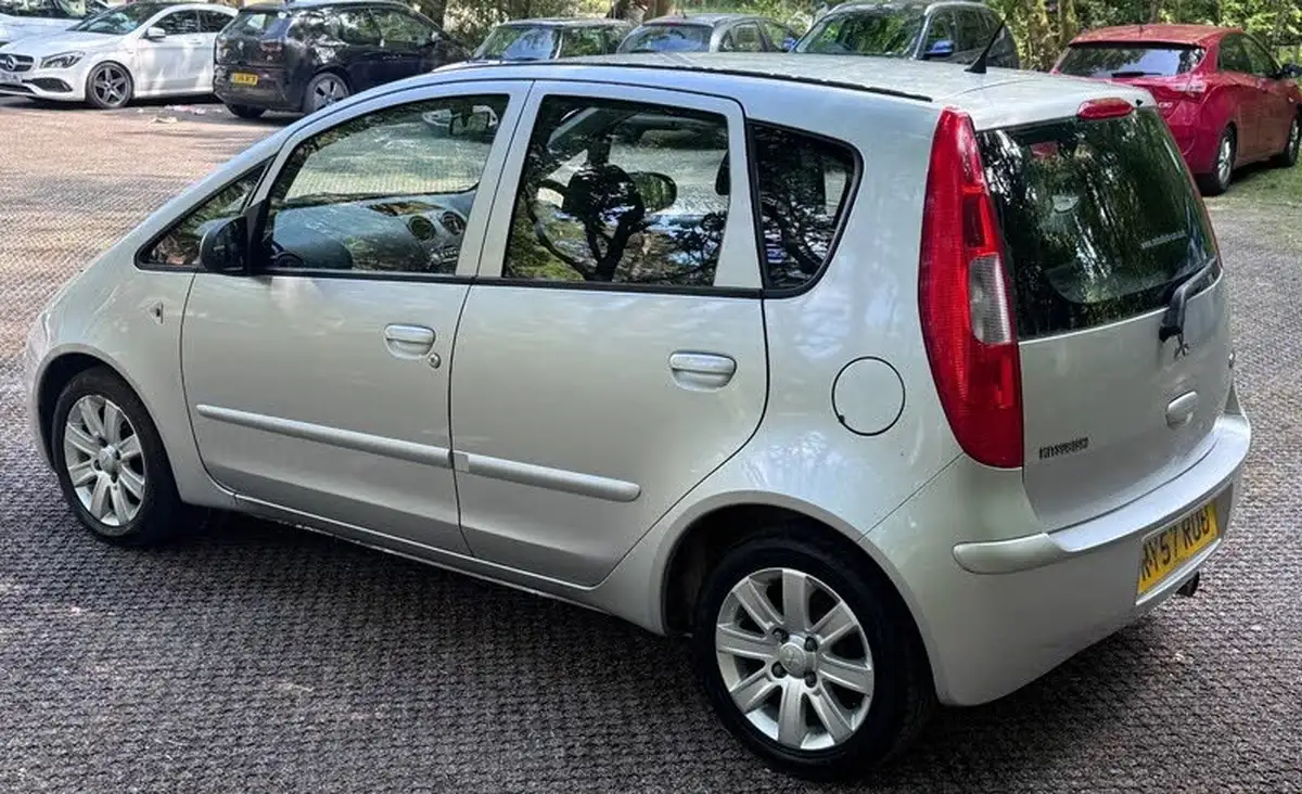 2008-mitsubishi-colt-15td-cz2-big-10