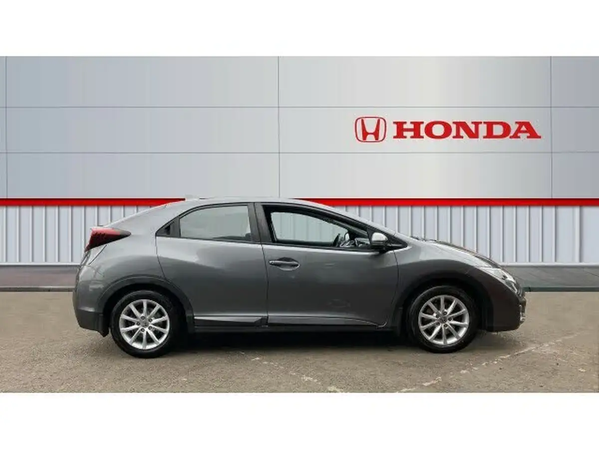 2015-honda-civic-16-i-dtec-se-plus-honda-connect-hatchback-big-4
