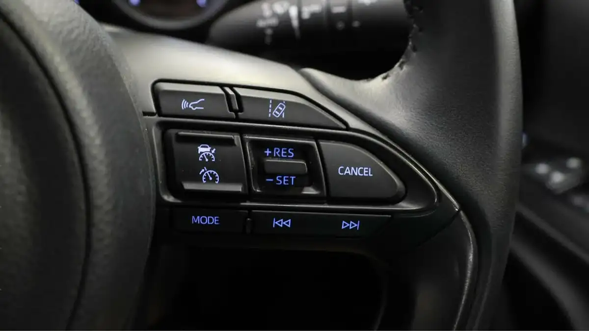 2023-toyota-yaris-cross-15-vvt-i-icon-big-24