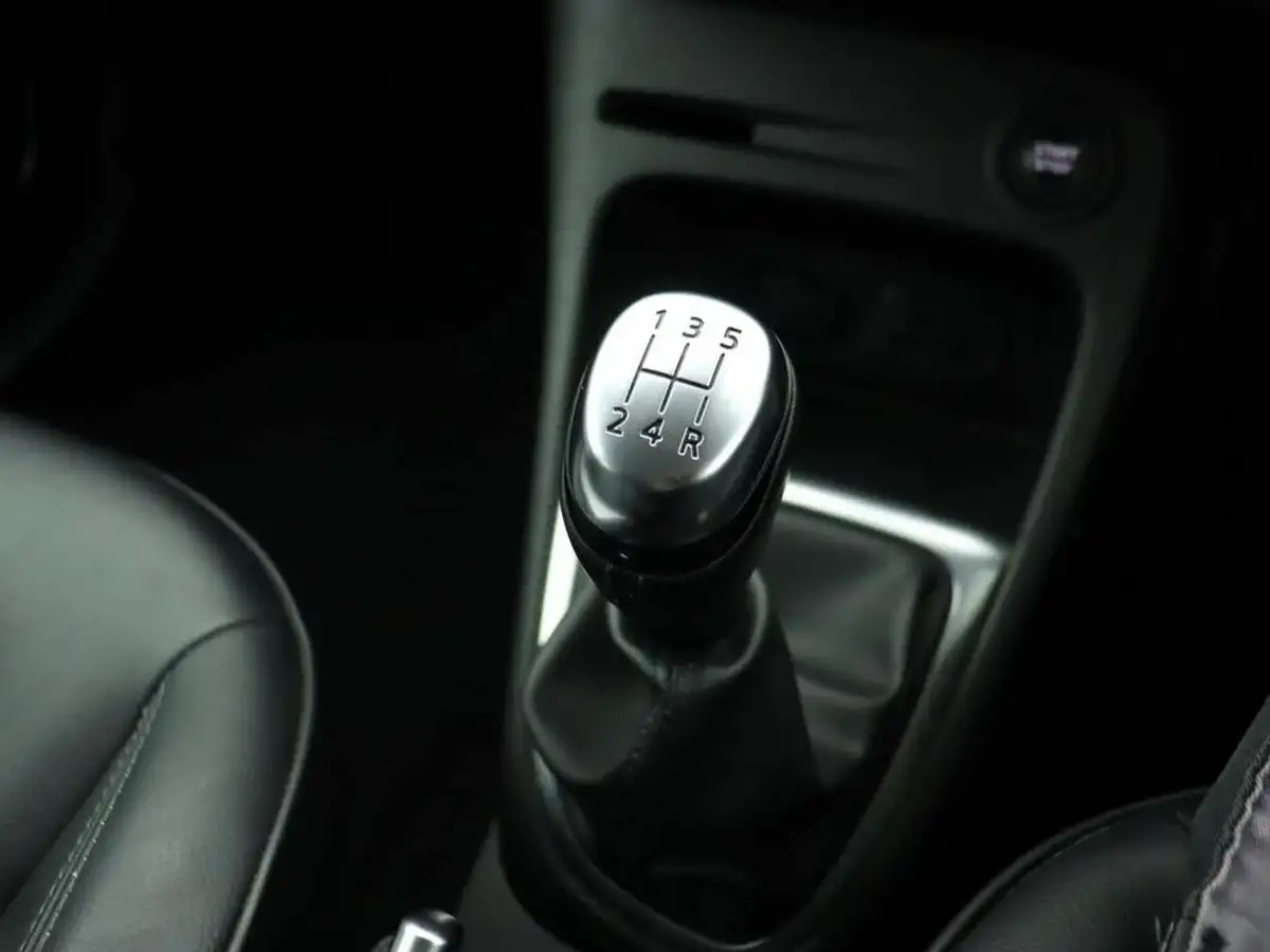 2019-renault-captur-09-tce-gt-line-big-24