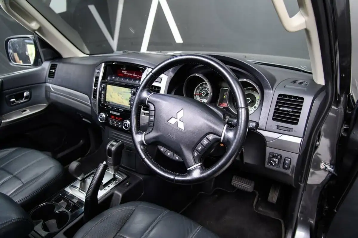 2016-mitsubishi-shogun-32td-sg5-big-2