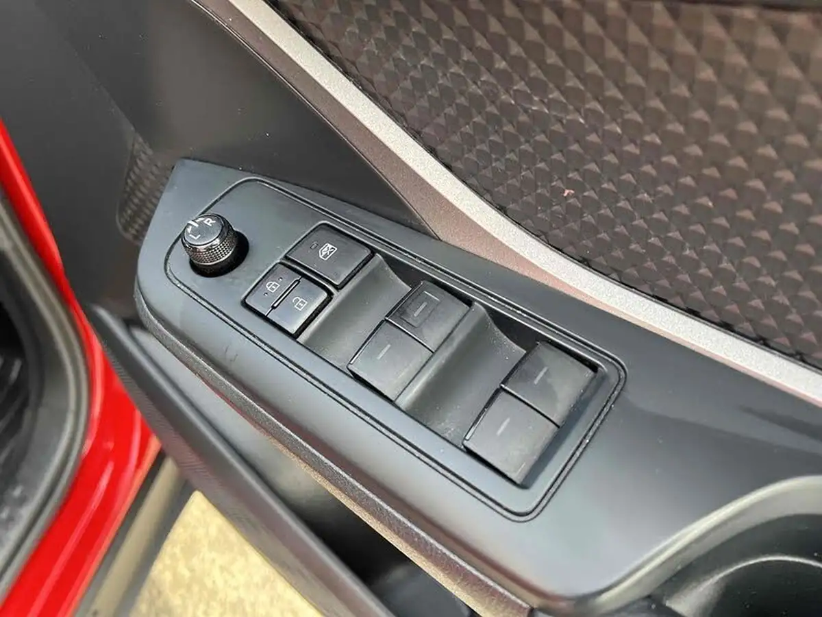 2020-toyota-c-hr-18-vvt-i-icon-parking-pack-big-22