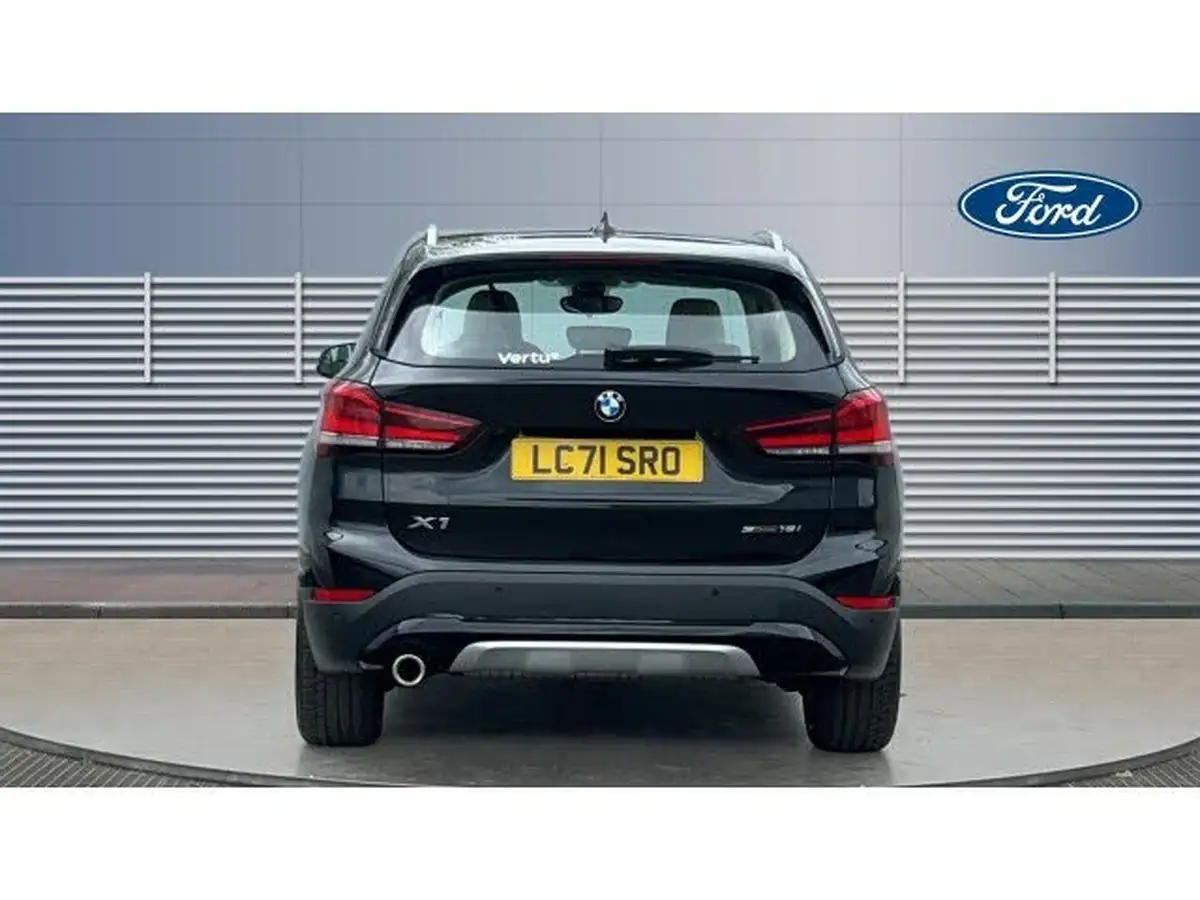 2021-bmw-x1-15-sdrive18i-xline-big-5
