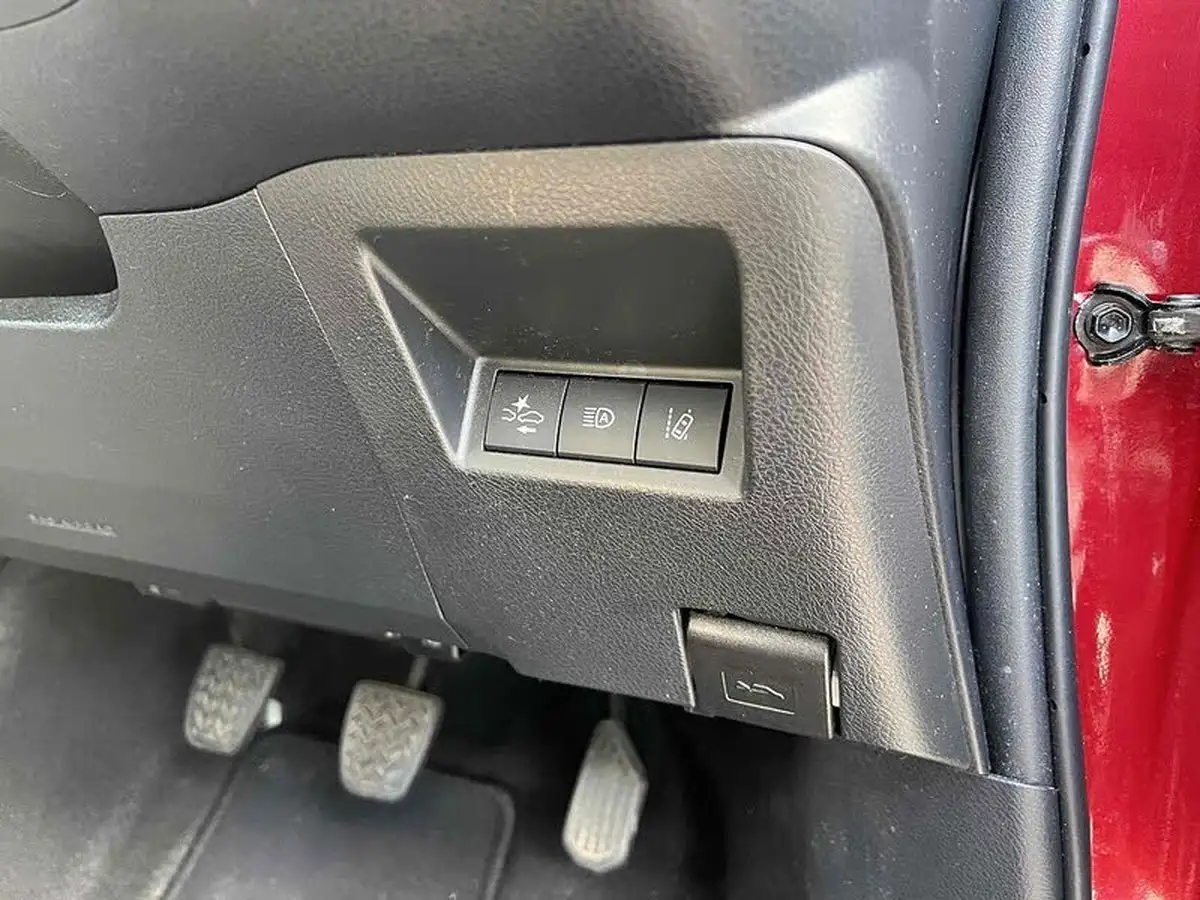 2019-toyota-yaris-15-vvt-i-icon-tech-111bhp-1496cc-big-44