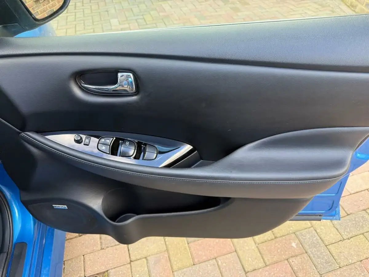 2020-nissan-leaf-e-tekna-big-13