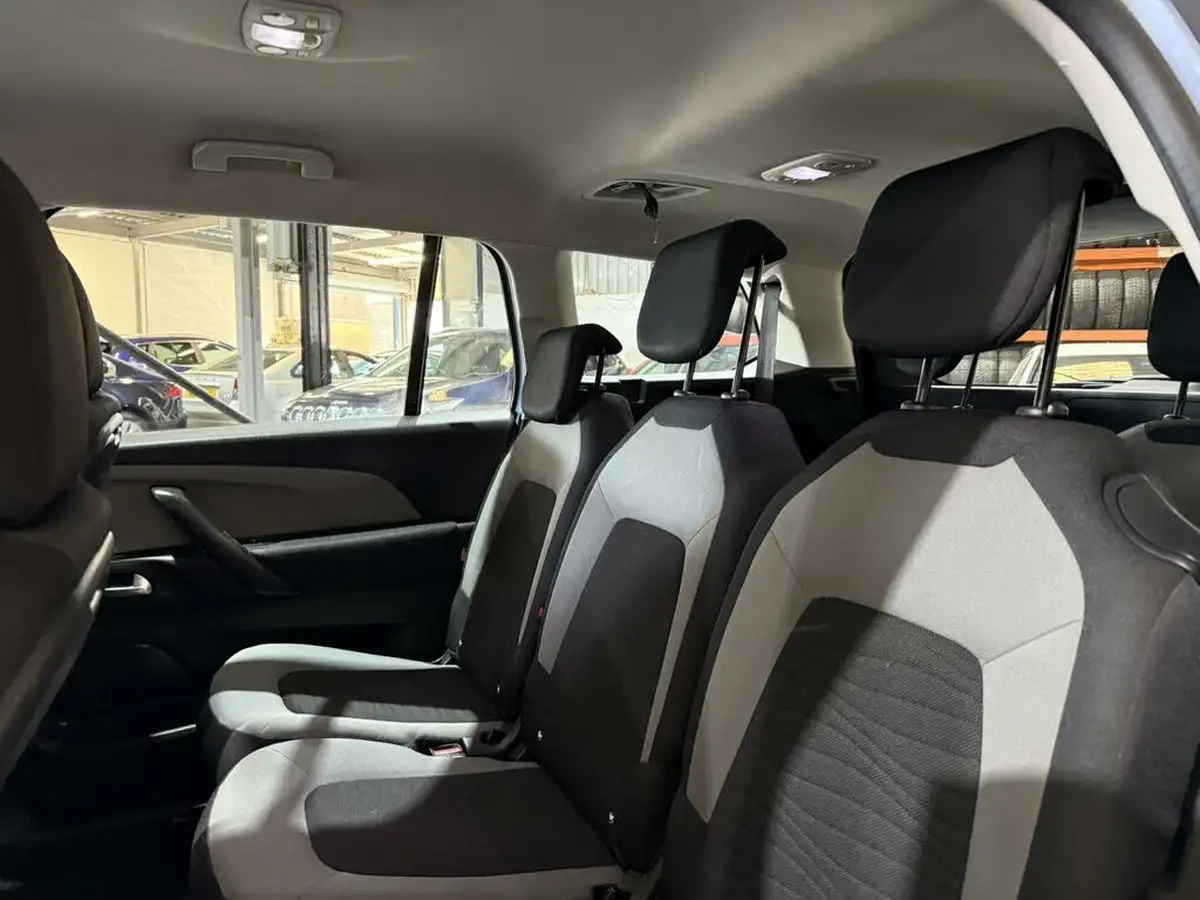 2015-citroen-grand-c4-picasso-16bluehdi-vtr-120ps-eat6-big-12
