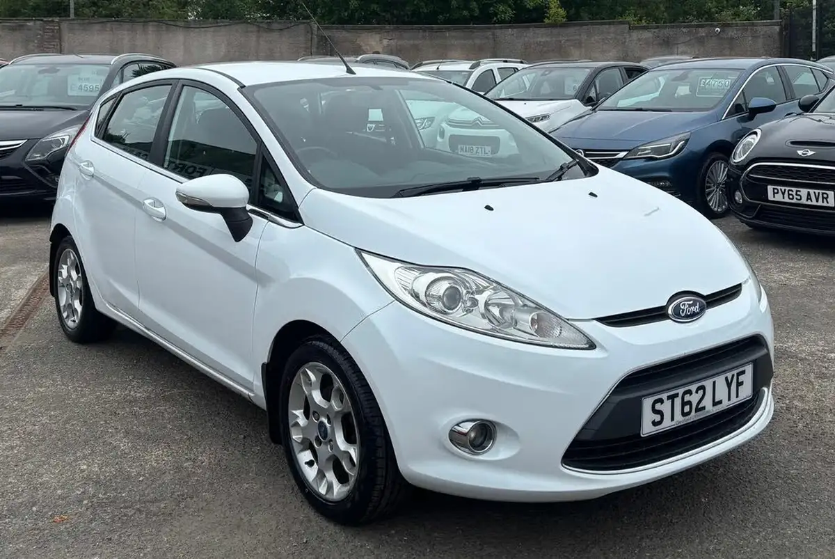 2012-ford-fiesta-125-zetec-5d-big-0