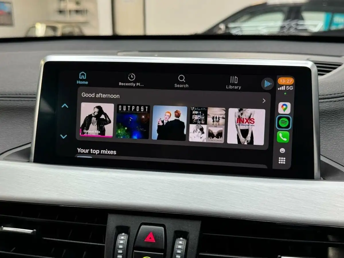 2021-bmw-x1-15-sdrive18i-xline-big-18