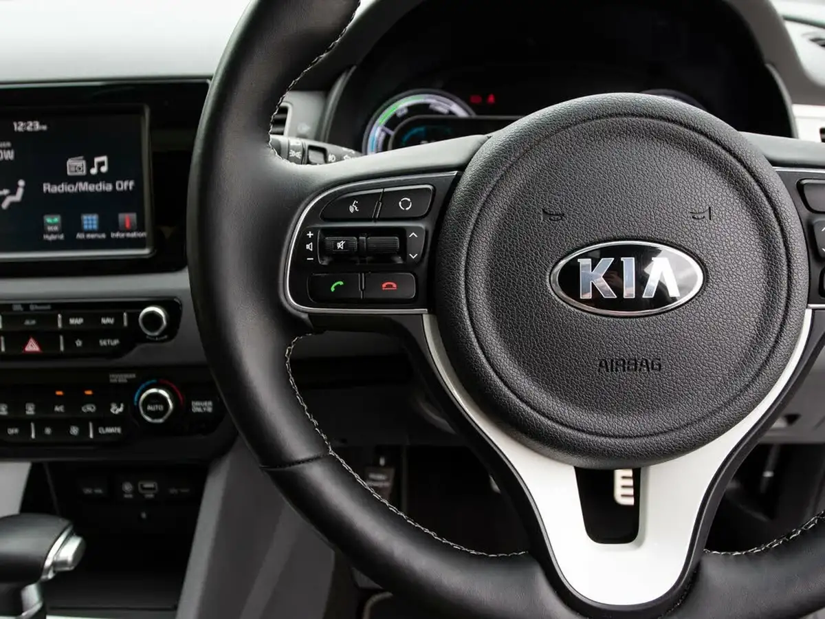 2017-kia-niro-16-gdi-first-edition-big-19