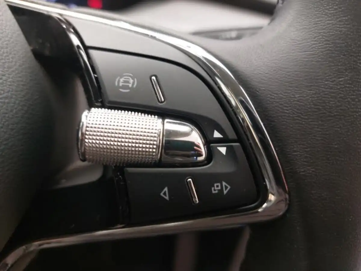 2022-skoda-enyaq-e-60-big-17