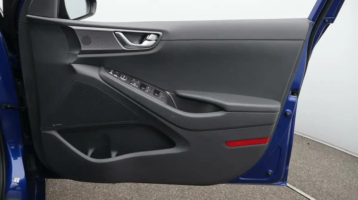 2022-hyundai-ioniq-e-premium-electric-big-15