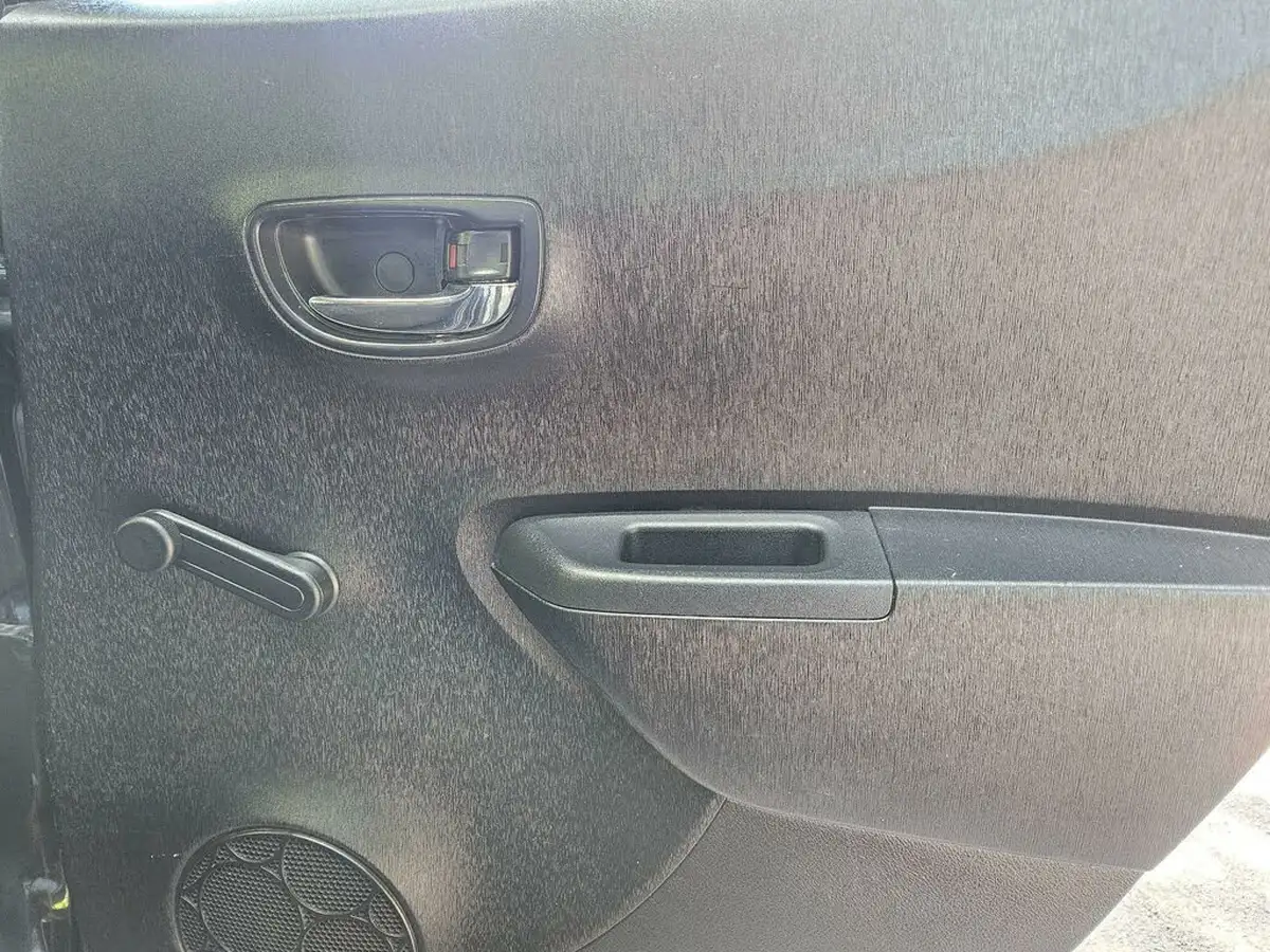 2012-toyota-yaris-133-tr-vvt-i-5d-big-30