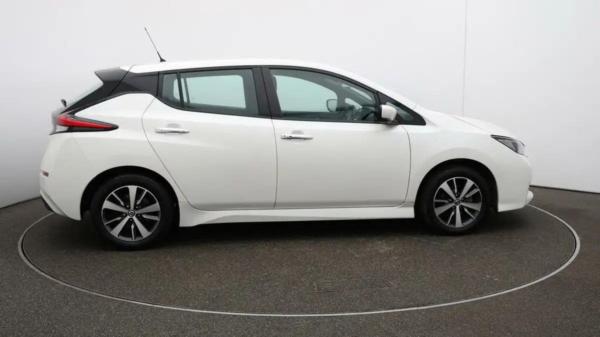 2021-nissan-leaf-e-acenta-big-48
