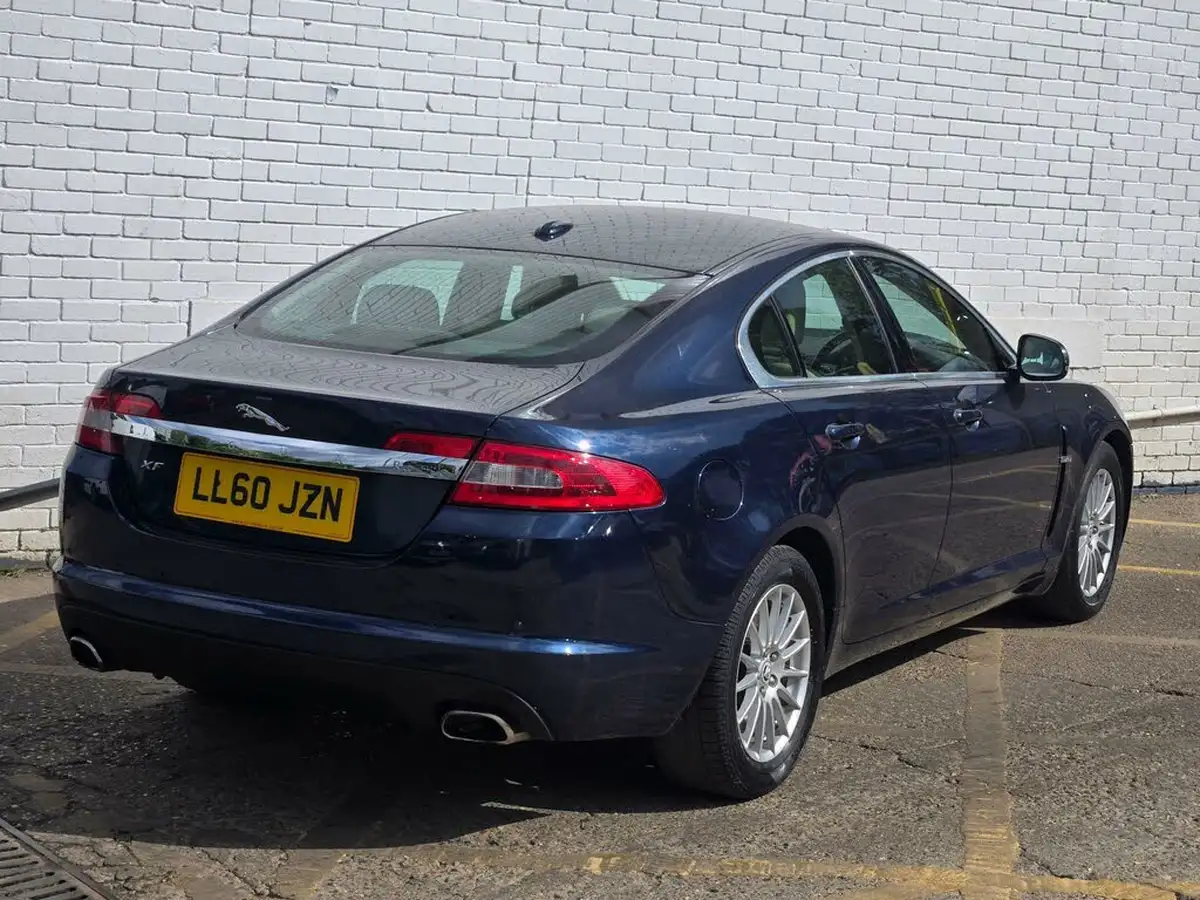 2010-jaguar-xf-30-luxury-big-34