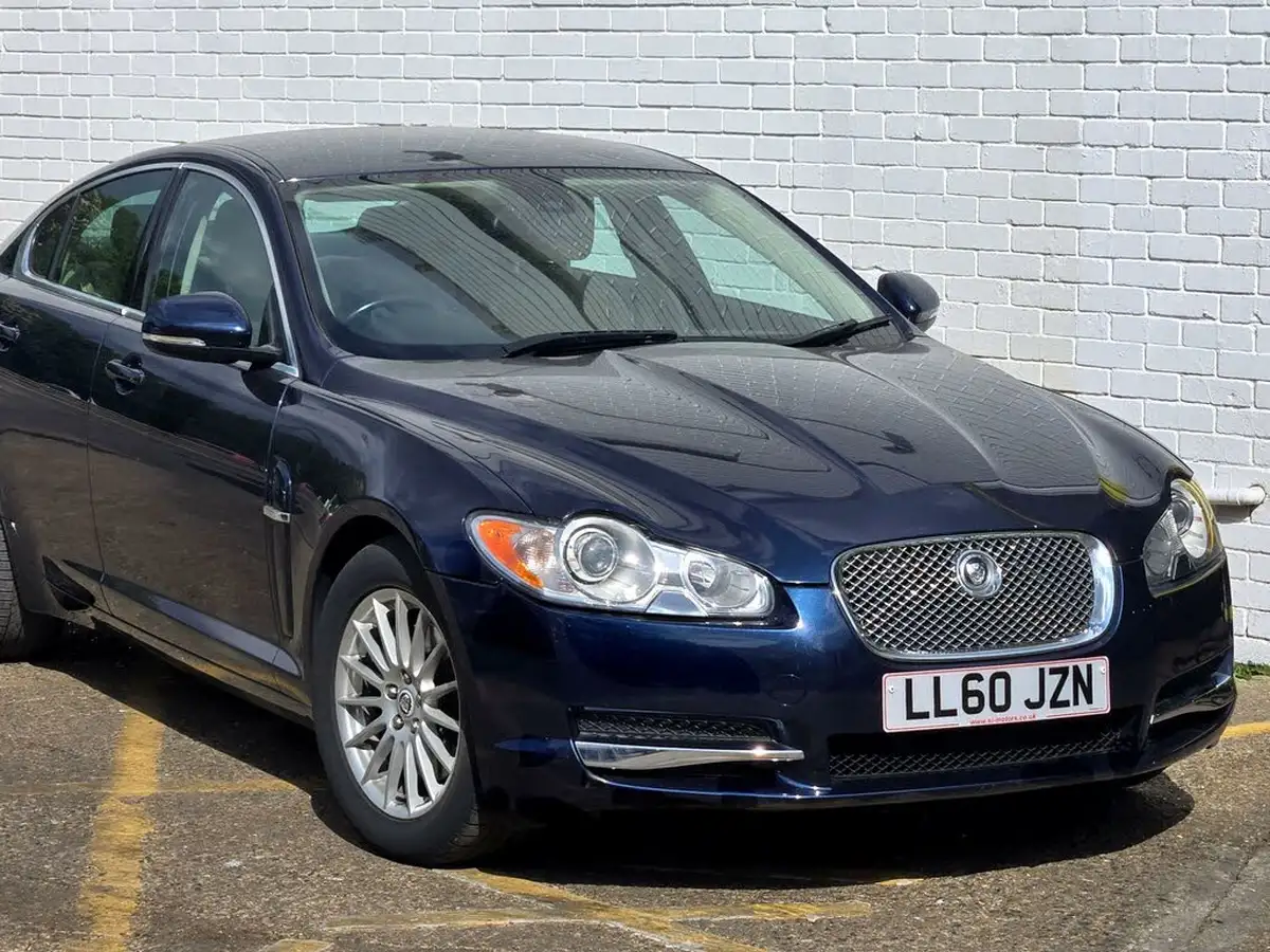 2010-jaguar-xf-30-luxury-big-10