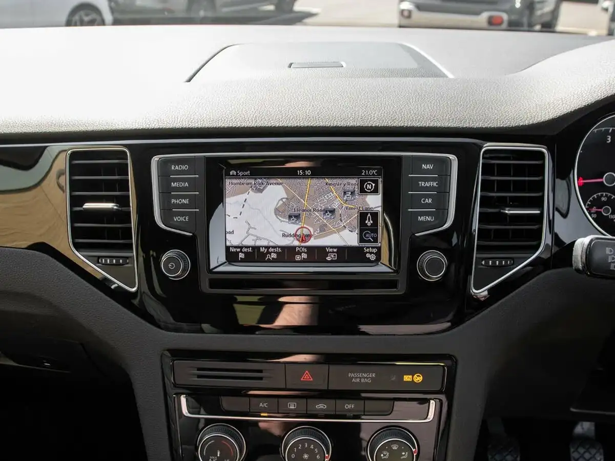 2014-volkswagen-golf-sv-20tdi-gt-big-24