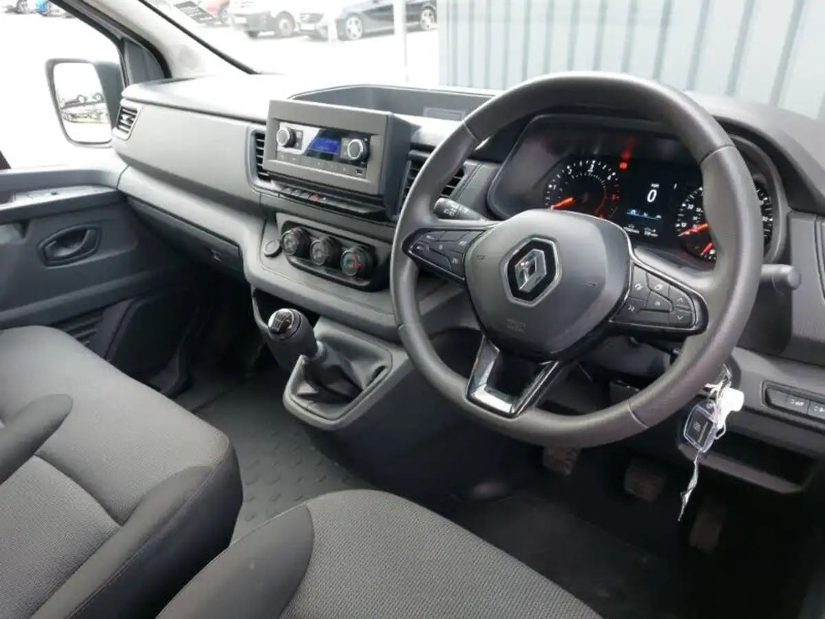 2022-renault-trafic-20dci-sl28-130-business-big-6