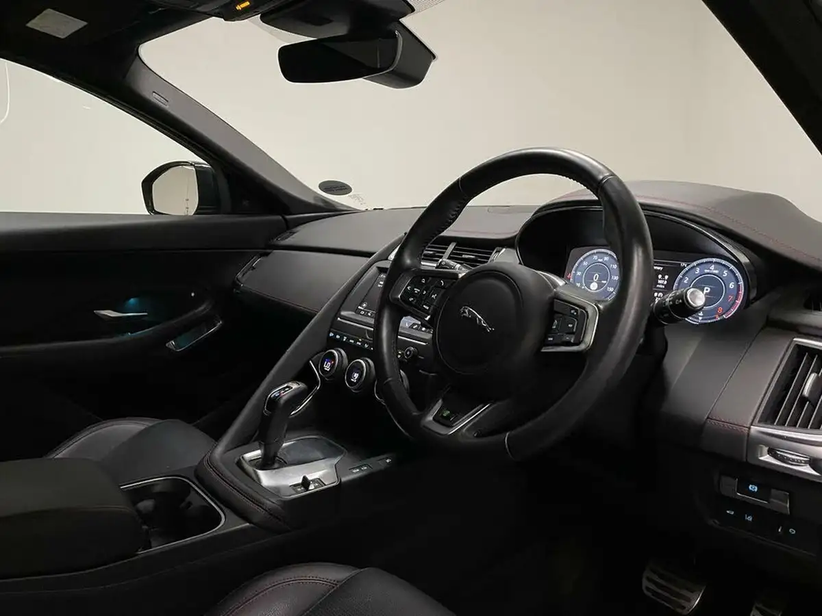 2020-jaguar-e-pace-20-i4-chequered-flag-200ps-big-27
